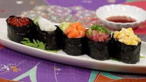 Read more about the article Công thức cơm cuộn (sushi) Maki Gunkan (5 loại cơm cuộn (sushi) hình chiến thuyền đầy màu sắc)
