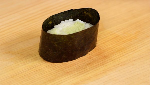 This is the basic shape of the gunkanmaki. The nori seaweed will keep the loose topping from falling off.