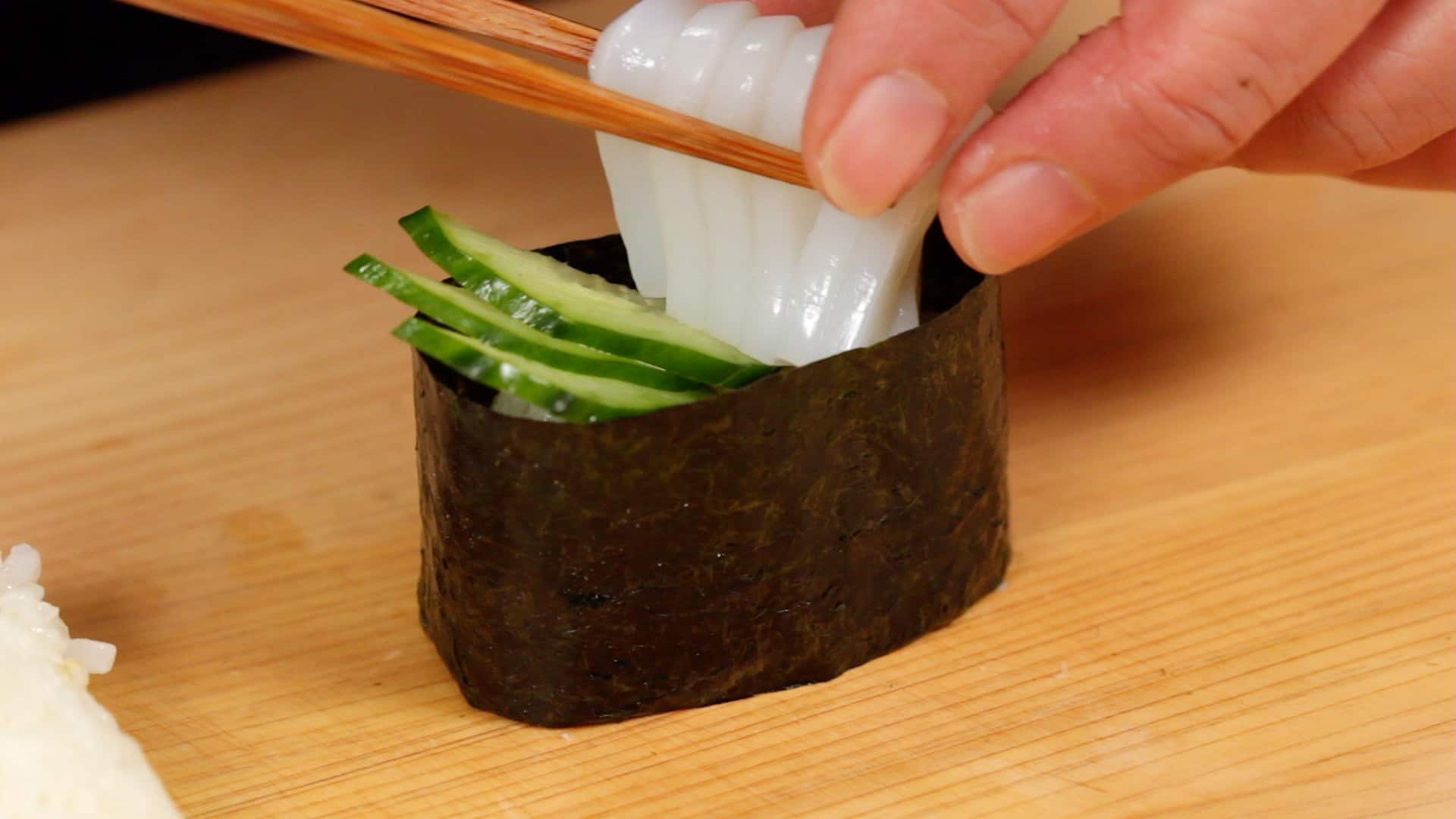 Gunkan Maki Sushi with Prawn & Cucumber recipe - Kikkoman Trading Europe  GmbH