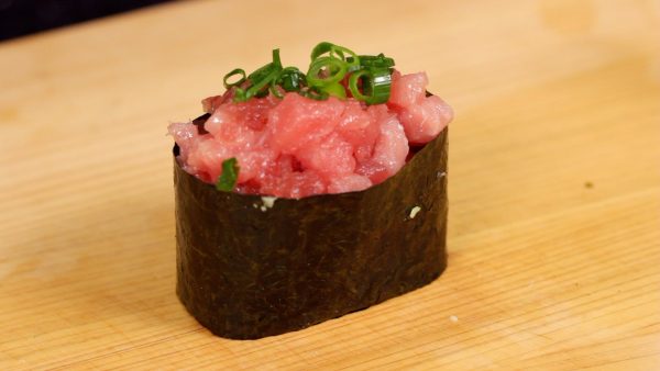 And here is the fresh chopped tuna. Place the spring onion leaves on top.