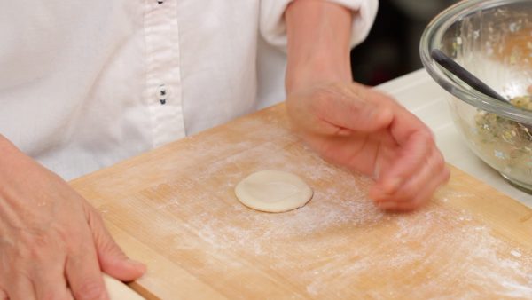 Press the dough piece with your hand.
