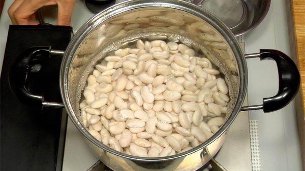 Turn on the burner and cook the beans on medium heat.