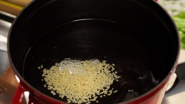 Now, let's cook the chicken. In a pot, combine the 500 ml of water, sake and granulated chicken stock powder.