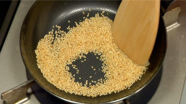 Let's toast the white sesame seeds on medium heat. Even though they are already toasted, freshly toasted sesame seeds really bring out the best flavor.