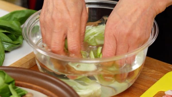 Drop the pieces into a bowl of water and thoroughly rinse between the stalks. You should rinse them with running water at home.