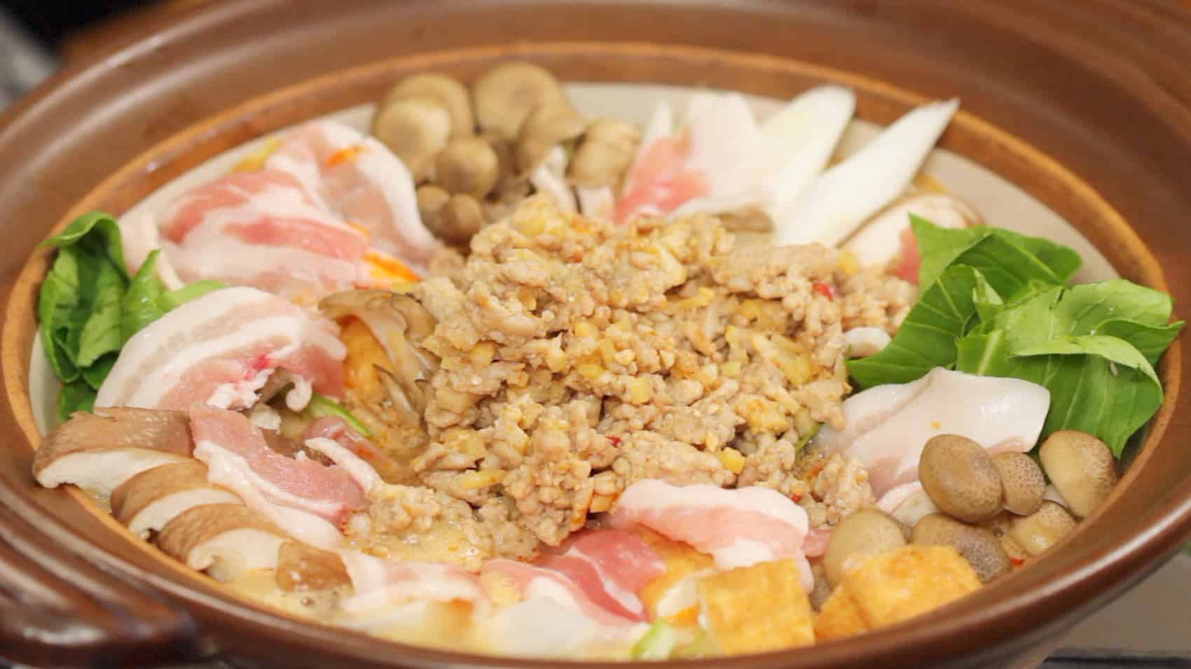 Tantan Nabe Recipe (Pork and Vegetable Hot Pot with Dandan Noodles