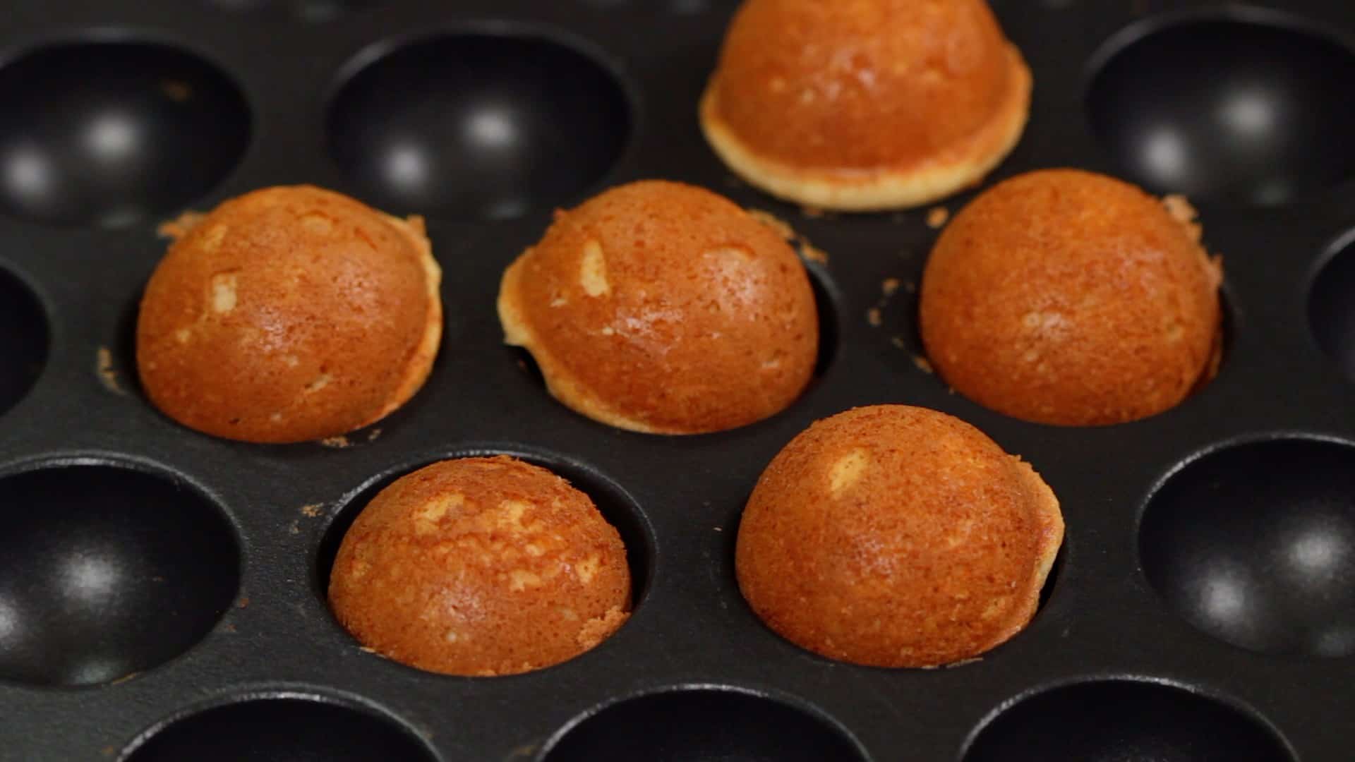 ベビーカステラと鈴カステラの作り方 たこ焼き器で簡単レシピ クッキングウィズドッグ