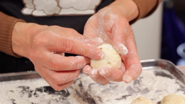 Finally, pinch the edges and close the dough.