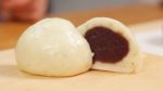 Let's cut the two kinds of manju. Both manju look so delicious!