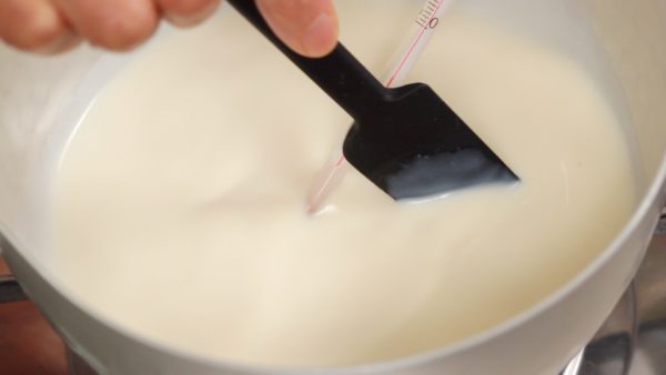 Ketika temperatur susu kedelai mencapai 75 °C (167 °F), matikan kompor.