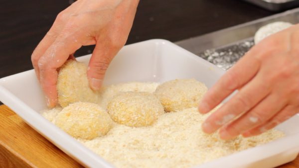 You should use finely ground panko since it coats more evenly and doesn't come off as readily. If you only have coarsely ground panko, put it in a plastic bag and roll it with a rolling pin over the bag to make it finer.