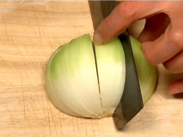Next, cut half of the onion into 2 cm (0.8") pieces. Cut the onion into 6 wedges.