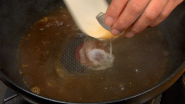 And then add the diluted starch to the sauce.
