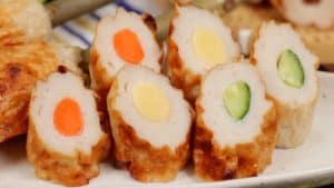 Lire la suite à propos de l’article Recette de Chikuwa maison (surimi de poisson grillé en forme de tube avec de la dorade et du cabillaud du Pacifique)