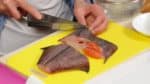 D'abord, préparez le poisson karei, une variété de poisson plat.