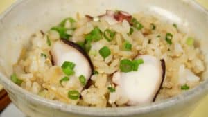 Lire la suite à propos de l’article Recette de Tako-meshi (riz mélangé facile avec de la pieuvre)