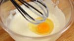 Ajoutez l’œuf et mélangez bien.