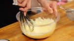 Cette recette est très facile à faire car vous n'avez pas à égoutter le yaourt, vous avez juste à mélanger et à enfourner.