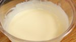 Misture a massa até que não haja pedaços de farinha seca visível.