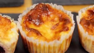Lee más sobre el artículo Receta de tarta de queso con cerezas oscuras al estilo vasco de España (no quemado)