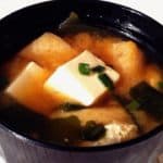 Resep Sup Miso Mudah (Sup Miso Sederhana dengan Tahu dan Rumput Laut Wakame)