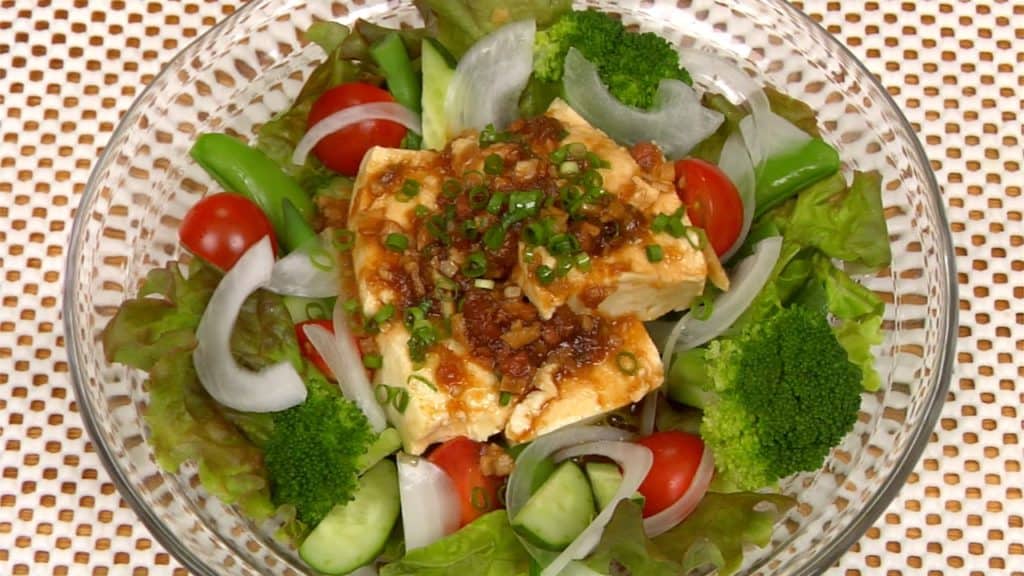 You are currently viewing Tofu Salad with Garlic Dressing Recipe (Delicious and Nutritious Salad with Seasonal Vegetables)