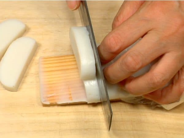 Slice it into 7~8 mm (0.3") slices.