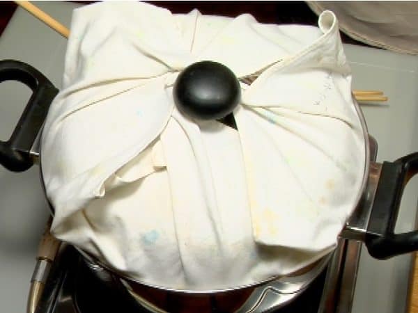 Placing a lid wrapped with a kitchen towel will keep the drips from dropping into the cups.