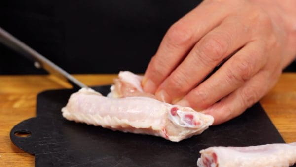 Then, make a cut along the bones in the wings and separate the joints at the ends. This will help the savory umami flavor to come out easily. The preparation of the chicken wings is important. It takes a bit of work, but please do not skip it.