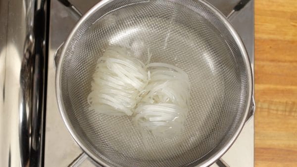 Place the noodles into boiling water. And lightly loosen up the noodles.