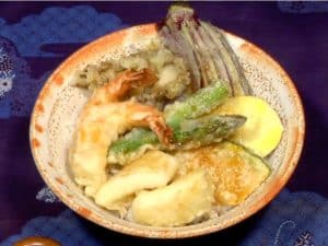 Read more about the article Resep Tendon Mudah (Hidangan Laut dan Sayuran Goreng Tempura Diatas Nasi dengan Saus Lezat)