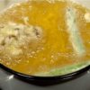 Faites frire les tempura de champignons maitake et d'asperges.