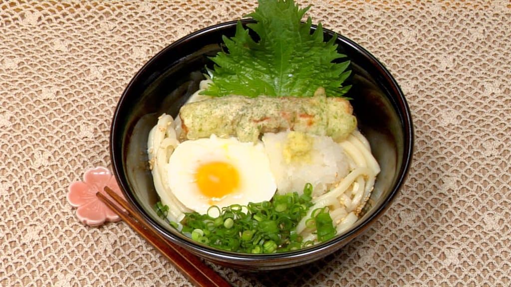 You are currently viewing Bukkake Udon Noodles and Chikuwa Isobeage Recipe (Cold Udon and Tempura with Aonori Seaweed)