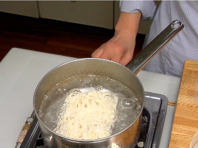 Bukkake udon - Nouilles japonaises prêtes en 5 minutes (recette  authentique)