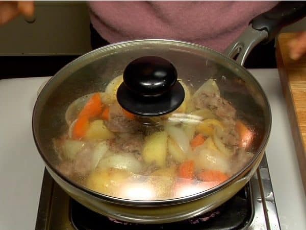 Cover, simmer for about 10 more minutes and reduce the broth.