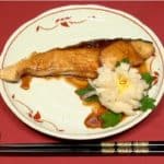 Công thức Teriyaki cá cam Nhật Bản với củ cải turnip tạo hình thành hình hoa cúc