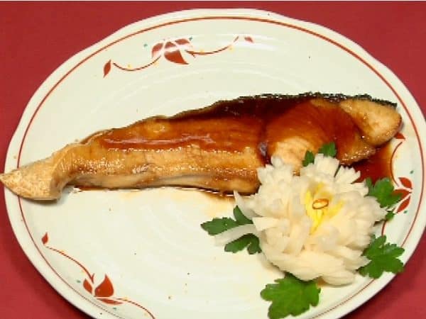 Serve the yellowtail teriyaki on a plate along with the pickled turnip.