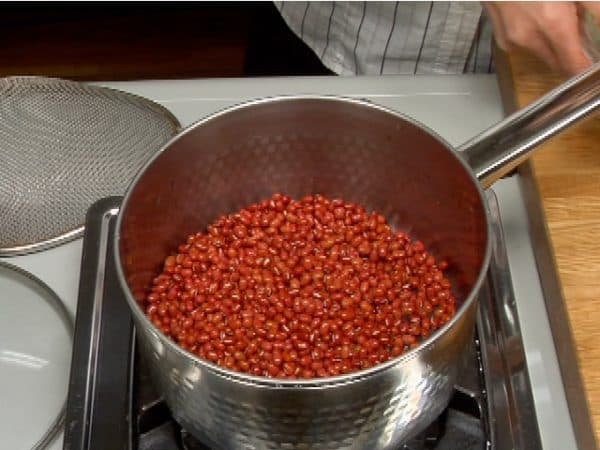 Rinse the azuki red beans and place them into a pot.