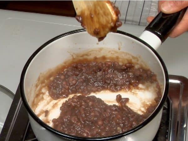 Drop the anko from the paddle to check its consistency. When the anko drops as shown in the video, it is ready since the bean paste becomes firmer when cooled.