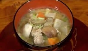 Lire la suite à propos de l’article Recette facile de Tonjiru (Soupe de porc et de légumes avec du miso / Butajiru)