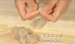 First, let's prepare the ingredients. Tear the konjac or konnyaku into smaller pieces by hands. The uneven surface of the konjac makes it easy to absorb the broth.
