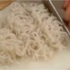 Parboil the ito konnyaku or shirataki noodles and strain them thoroughly. Then, cut into smaller pieces.