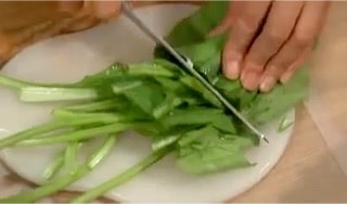 Shungiku leaves are often used in sukiyaki but we are substituting the komatsuna spinach instead. Cut the komatsuna into smaller pieces.