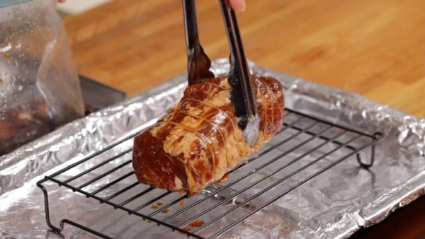 Thoroughly drain the marinade and place the meat on a wire grill coated with vegetable oil. A lot of fat will fall on the baking sheet, so cover the sheet with aluminum foil to make it easy to clean up.