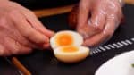 腌制的鸡蛋很方便作为拉面配料、饮料小吃或配菜。