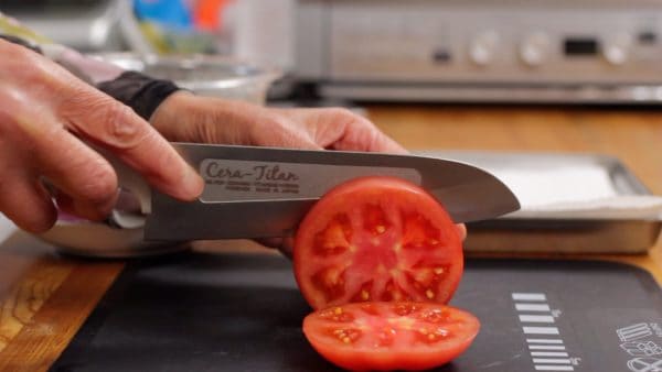 First, let's prepare the ingredients. Cut two 1 cm (0.4") thick slices of tomato.