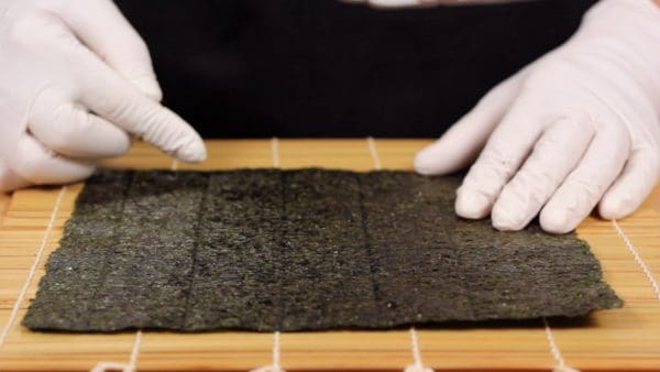 On the rough side of the nori, you should see multiple, vertical lines created when the nori was dried.