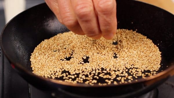 Toast the sesame over low heat while swirling the pan. Be careful not to burn them. When the sesame seeds feel hot to the touch, turn off the heat.