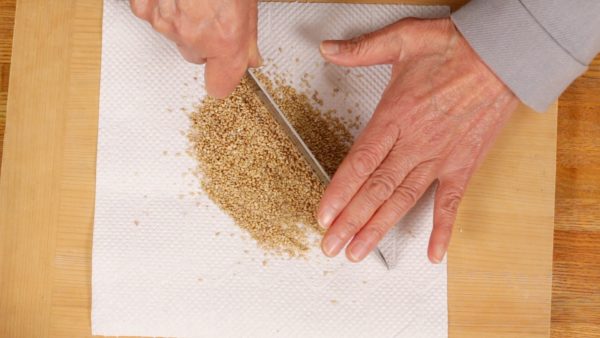 Then, place them onto a cutting board covered with a paper towel. Chop the sesame slowly and carefully with a kitchen knife.