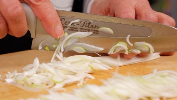 Then, slice them thinly using diagonal cuts. The thinner the slices, the easier it is to remove the pungency.